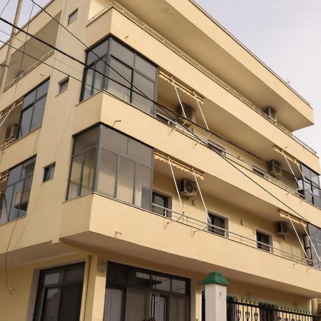 Haka Guesthouse Golem  Exterior foto